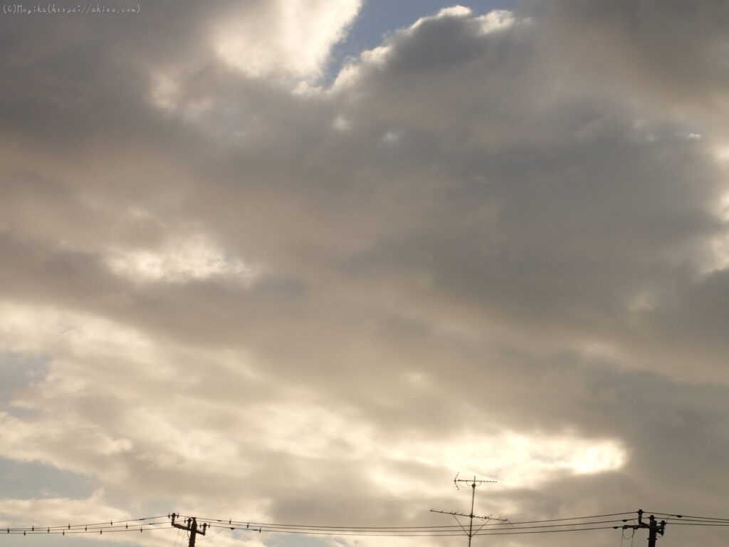 朝日とモクモク雲と雑感
